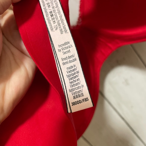 Victoria’s Secret Red Bra Size 38DDD Great Condition! - Picture 7 of 11